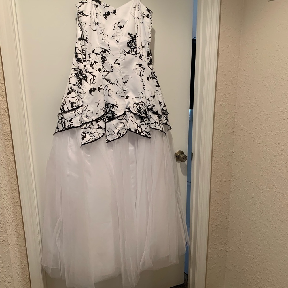 Steppin’ Out White Ball Gown Size 14W